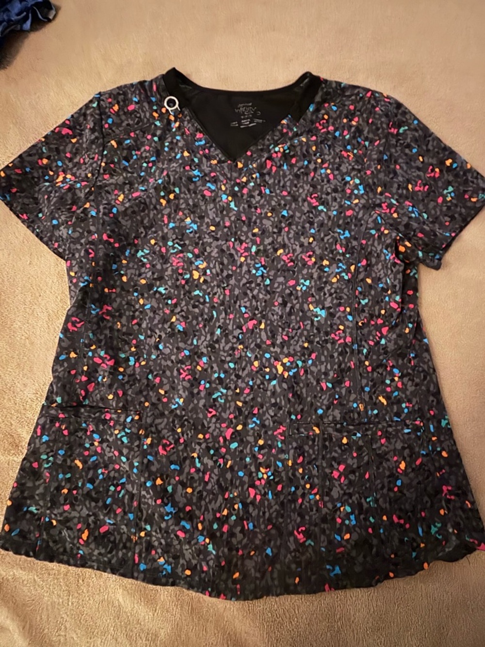 Cherokee Infinity Black V-Neck Short-Sleeve Top with Multicolor Confetti